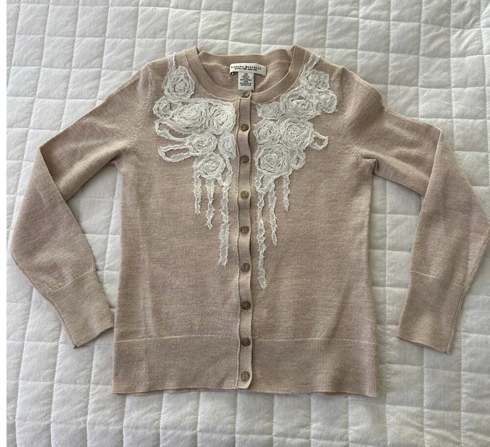 Banana Republic Cardigan Womens XS Brown Rosette Merino Wool Dainty Soft Twee